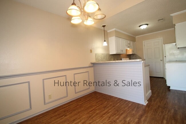 Building Photo - Awesome Duplex!