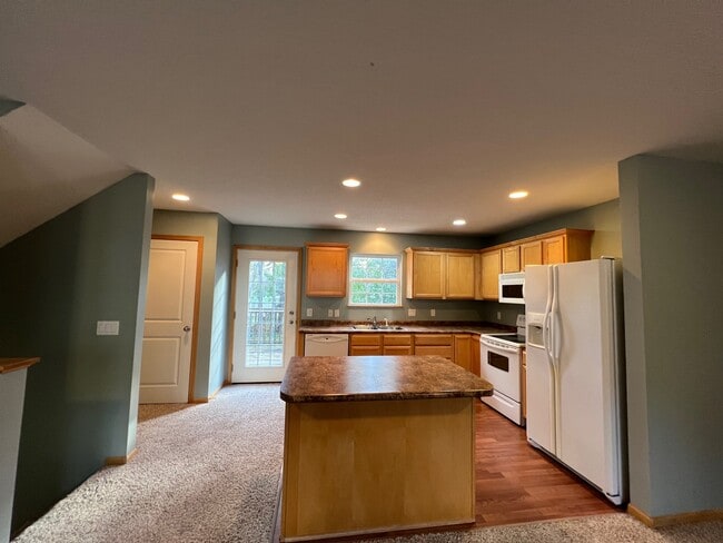 Building Photo - 5558 Kenton Ln