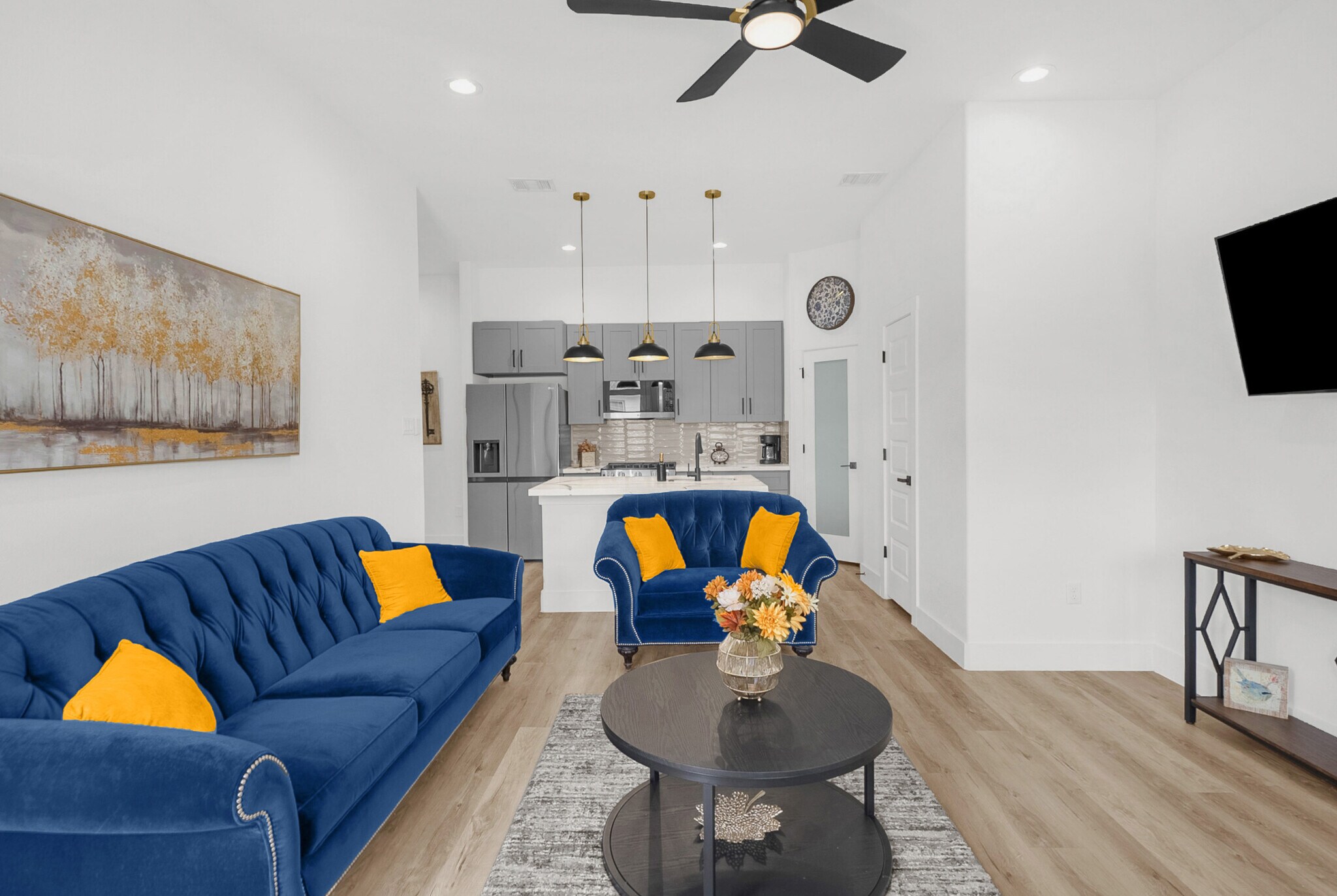 Living Room - 4321 McKinley St