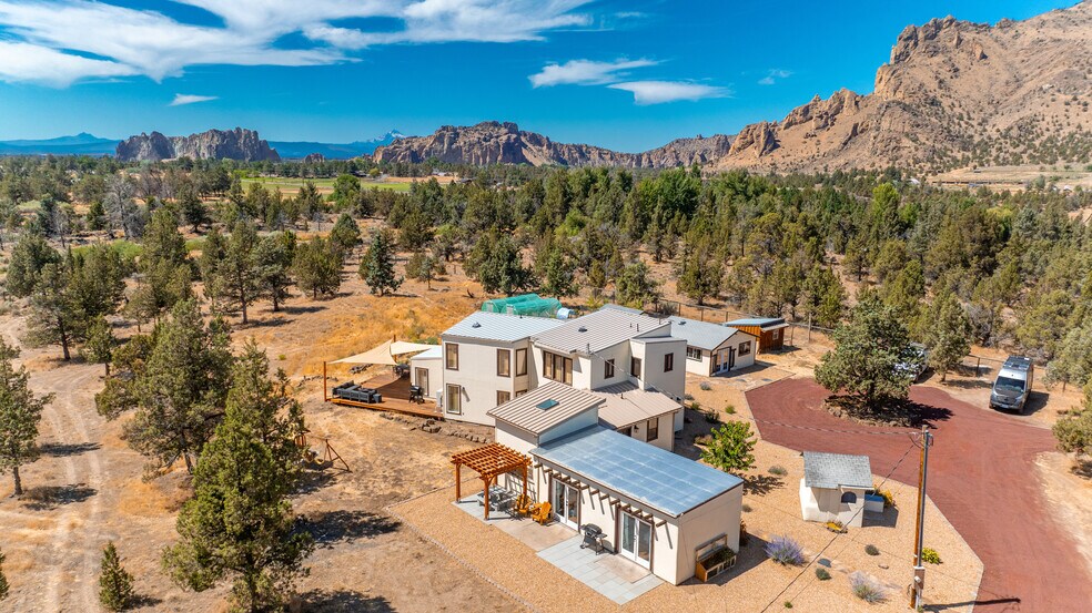 Building Photo - 4455 NE Vaughn Ave