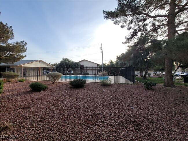 Building Photo - 4955 Jeffreys St