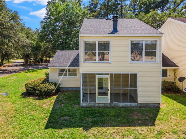Building Photo - 488 Greenview Dr