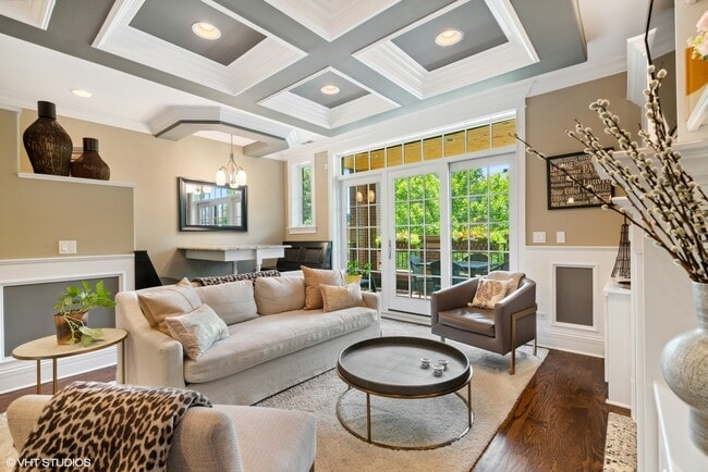 Building Photo - 1022 W Diversey Pkwy