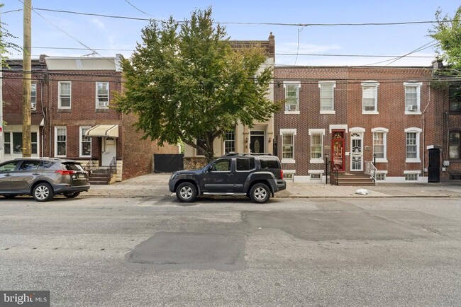 Building Photo - 2430 E Somerset St