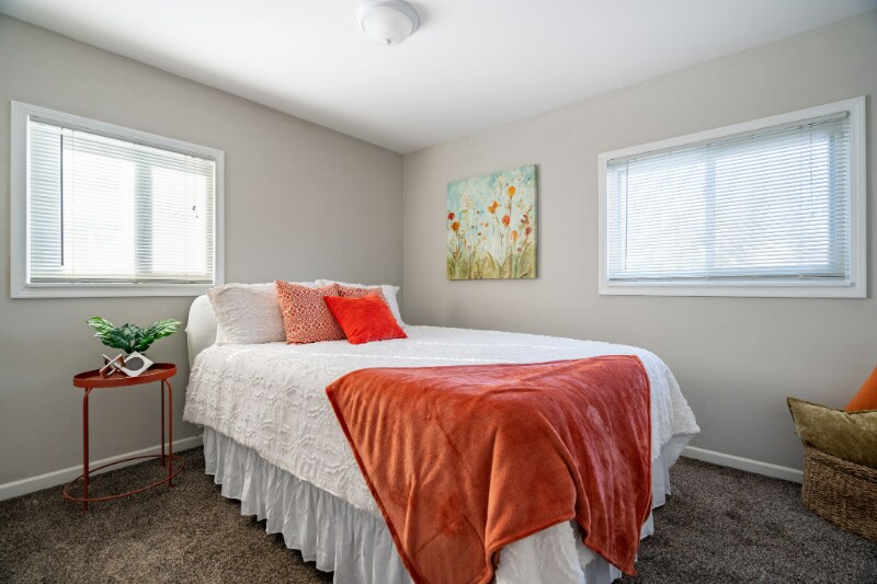 Building Photo - 6365 Saline Dr