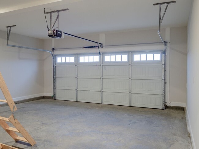 Building Photo - 408 S Zetterower Ave