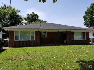 Building Photo - 305 Woodview Ave