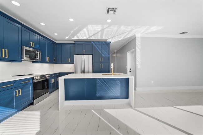 Building Photo - 15580 SW 49th Ct