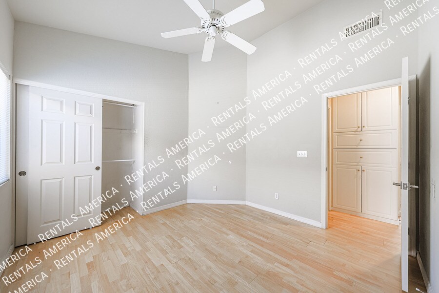 Building Photo - 15237 S 47th Way
