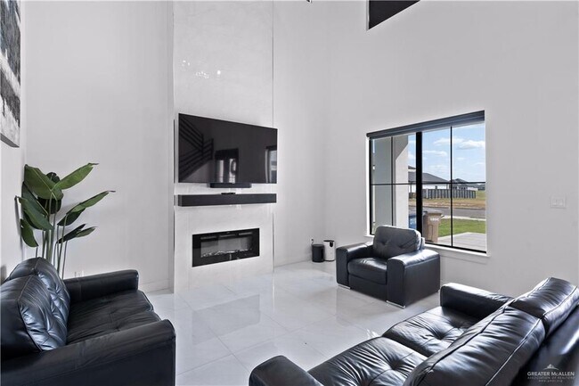 Building Photo - 23 Lago Delton