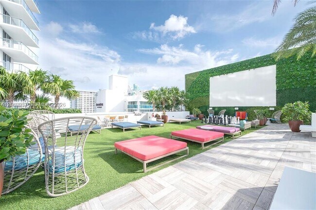 Building Photo - 4010 S Ocean Dr