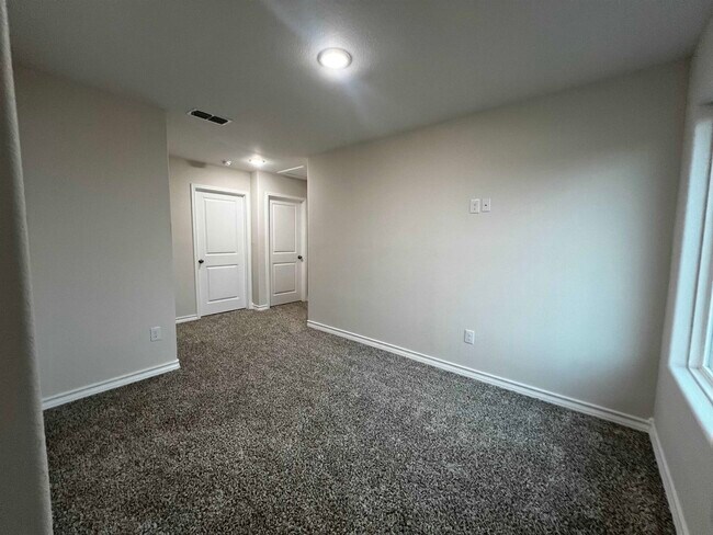 Building Photo - 5626 Encanto Dr