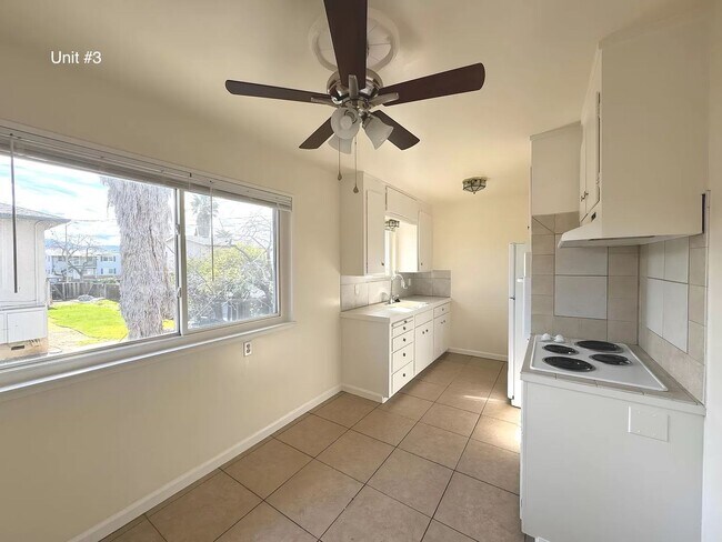 Building Photo - 1 Bedroom and 1 Bath Apartment