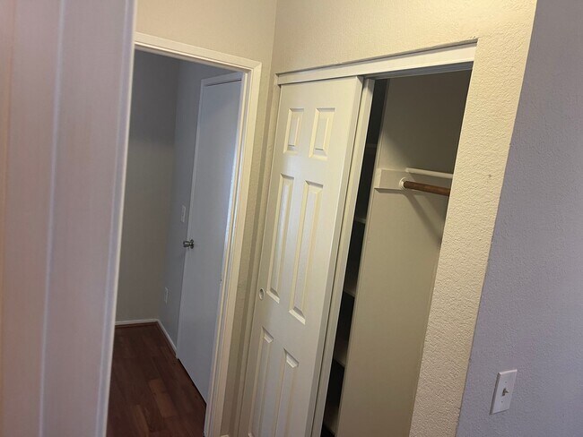 Building Photo - 2br/2ba condo with attached garage