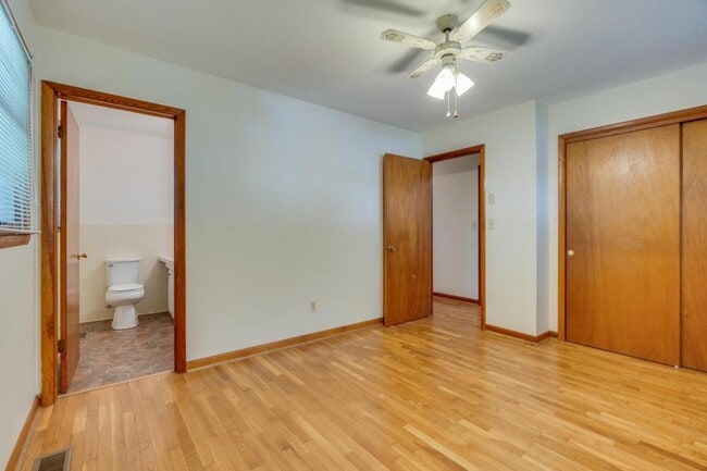 Building Photo - 607 Race St