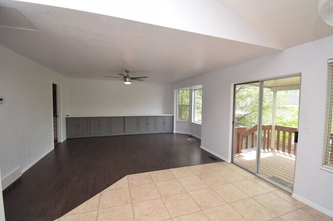 Building Photo - 3 Bedroom 2 Bath House in Midvale!!!