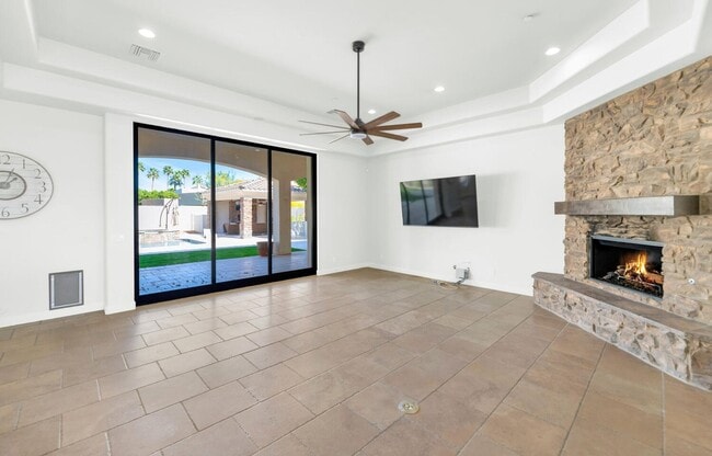 Building Photo - 3324 E Suncrest Ct