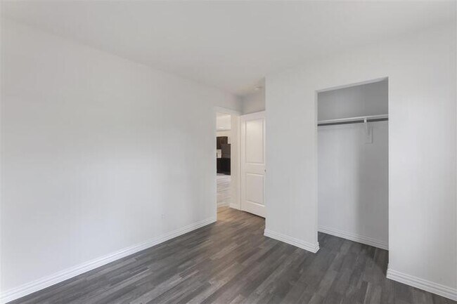 Building Photo - 218 Willowbrook Ave