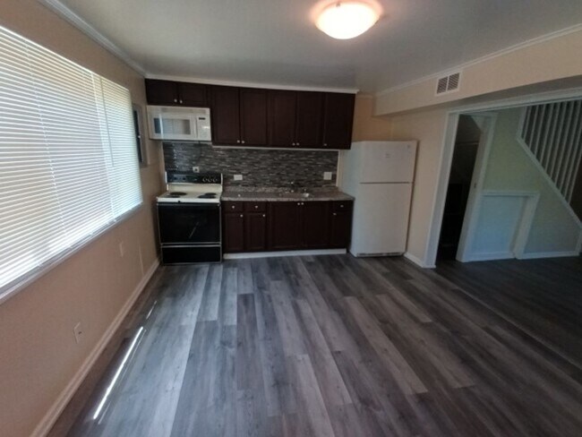 Building Photo - 2263 Delton Ct