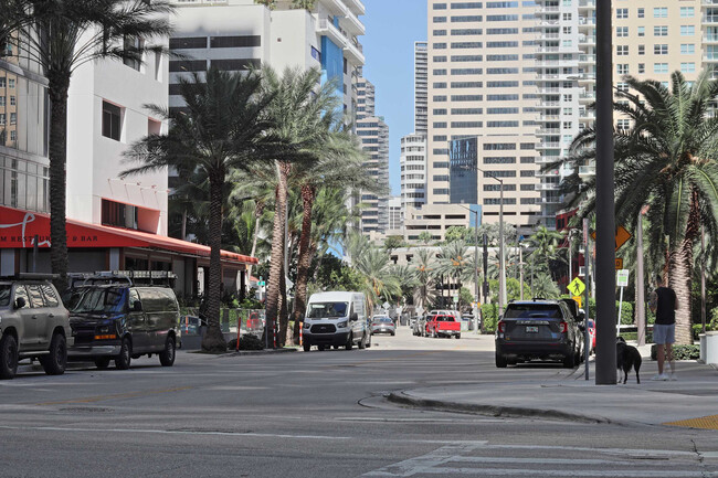 Building Photo - 1200 Brickell Bay Dr