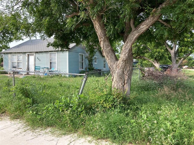 Primary Photo - 221 S Central Ave