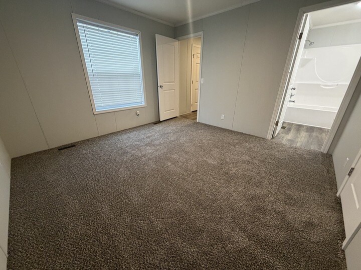 Building Photo - 15353 Dominique Dr