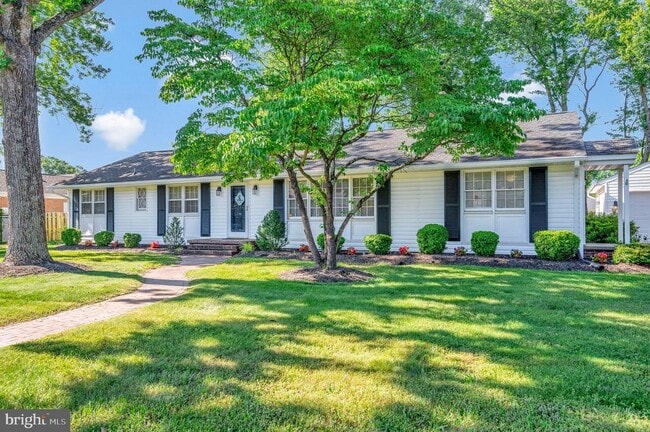 Building Photo - 1732 Beverly Dr