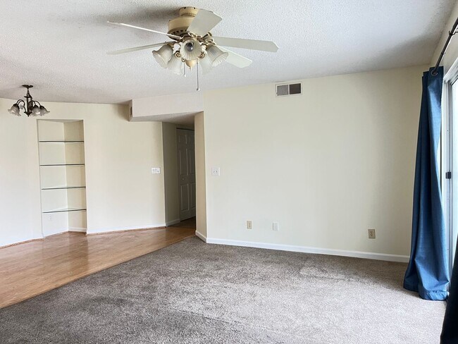 Building Photo - First Floor, Unfurnished, 3 Bedroom, 2 Bath Condo with Screened-in Back Patio!