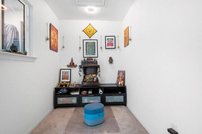 Building Photo - 920 Villa Rialto View