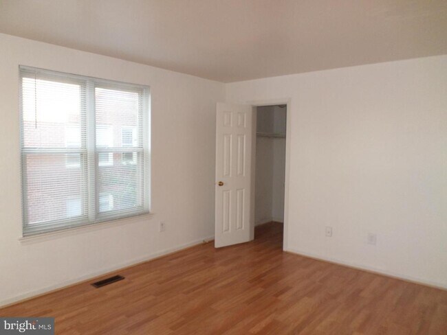 Building Photo - 1433 A St NE