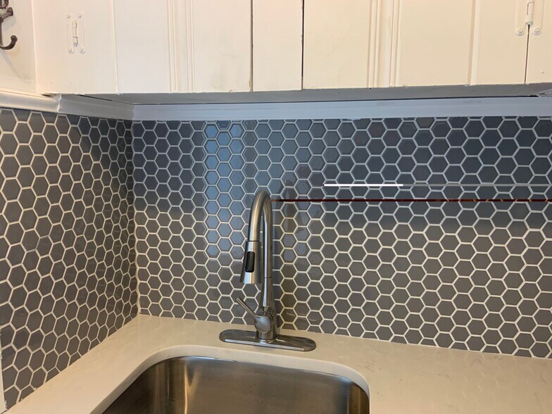 Backsplash detail - 23 Congreve St