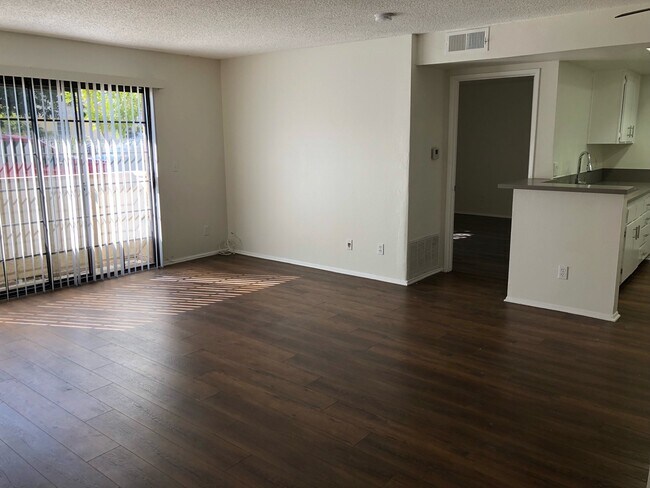 Building Photo - 6400 Kraft Ave