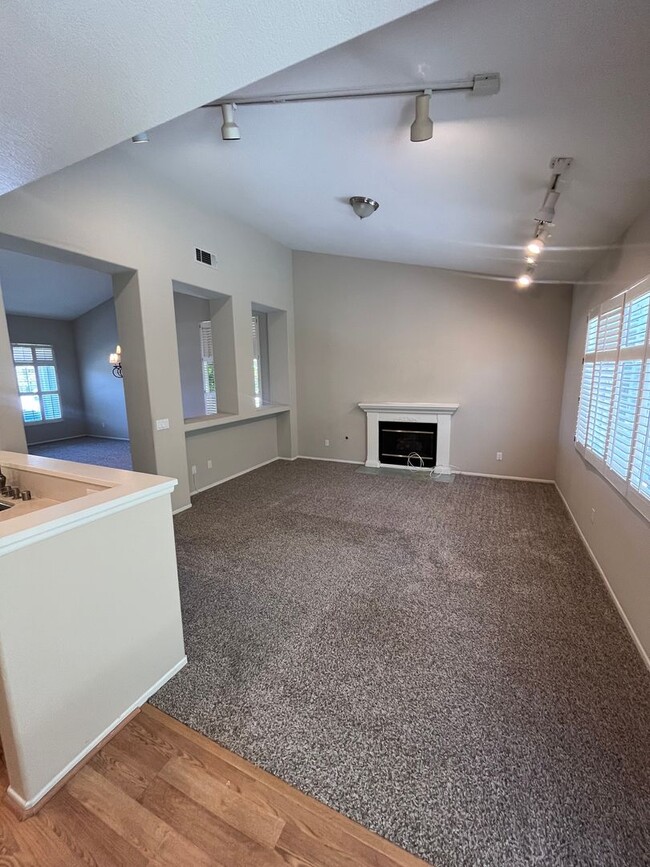 Building Photo - Beautiful Single-Story Corona Home-1556 Ir...