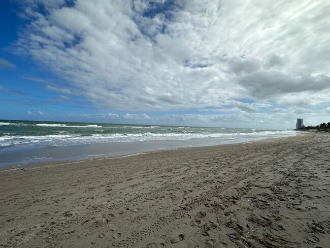 Building Photo - 1985 S Ocean Dr