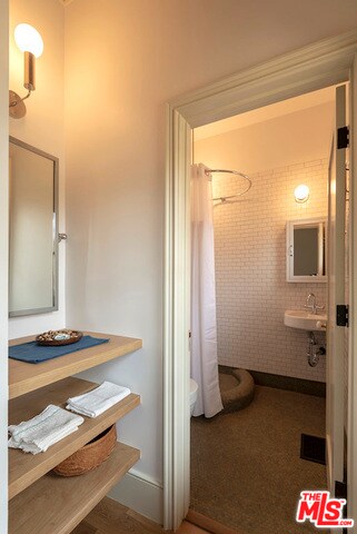 Building Photo - 4365 Clayton Ave W