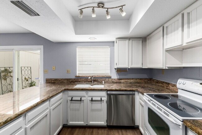 Building Photo - 8225 N Central Ave