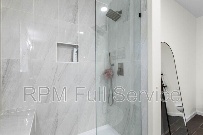 Building Photo - 1025 42nd Ave N