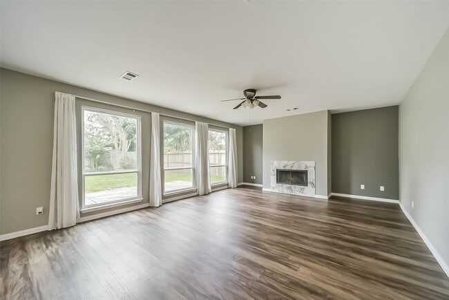 Building Photo - 6219 Summerville Ln