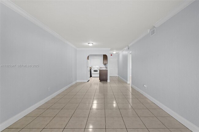 Building Photo - 980 NE 170th St