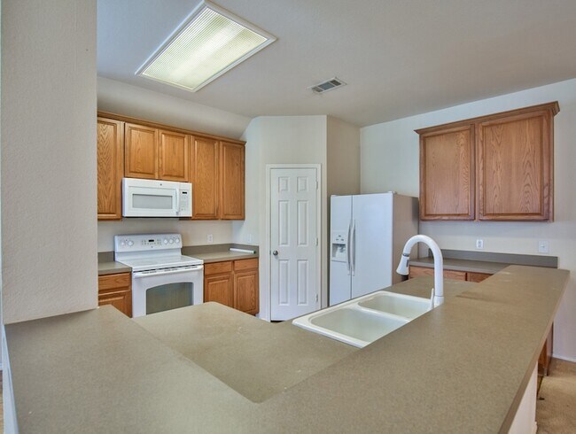 Building Photo - 2605 Monroe Dr