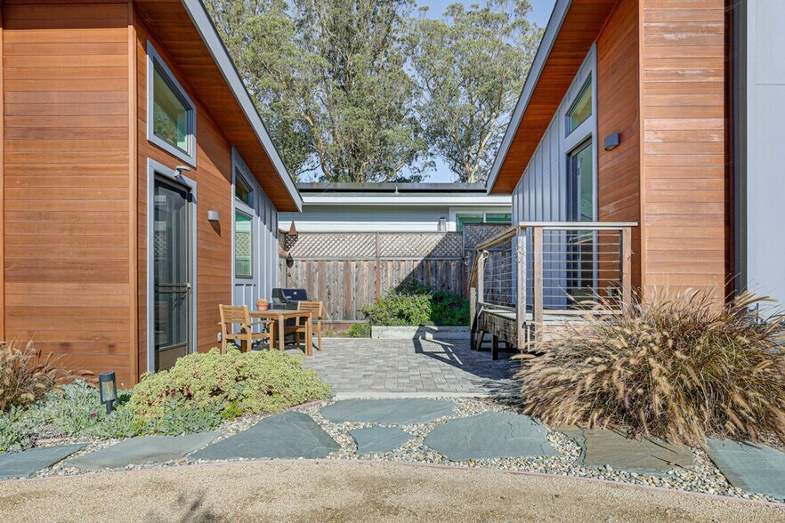 Building Photo - 157 Ave Portola