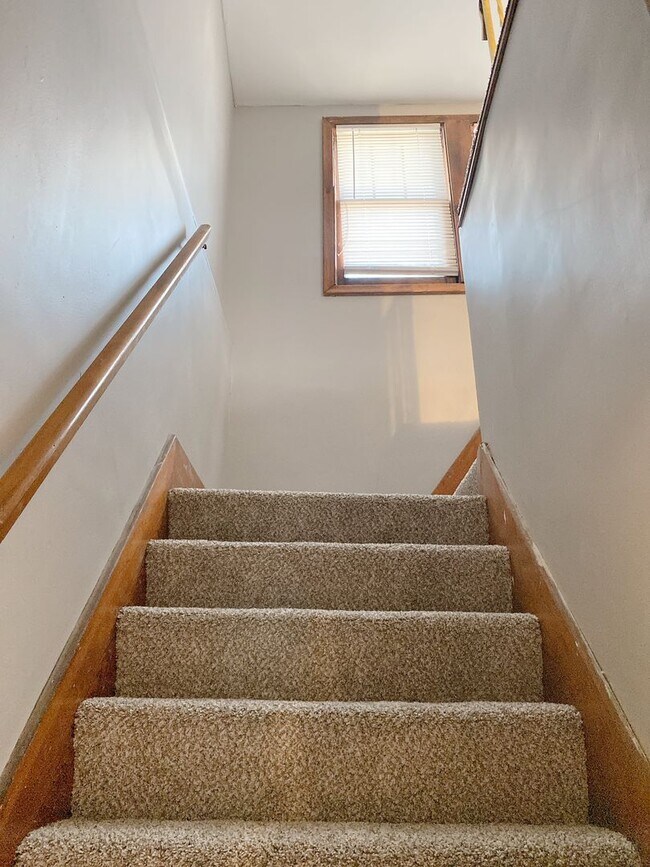 Building Photo - 2436 Laurel Ave N