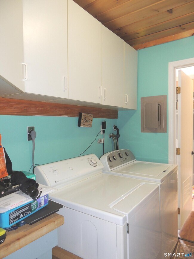 Building Photo - 124 S Montowese St