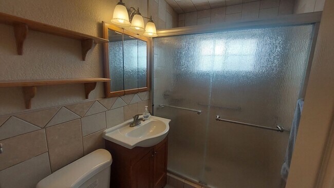 Building Photo - 4 bedroom 2 bathroom home ready now!!!!