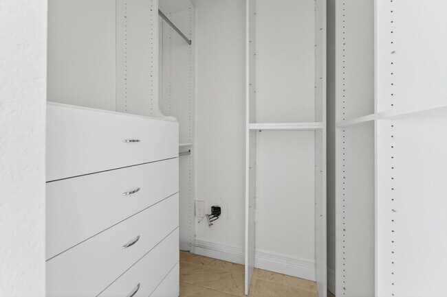 Building Photo - 11015 Legacy Ln