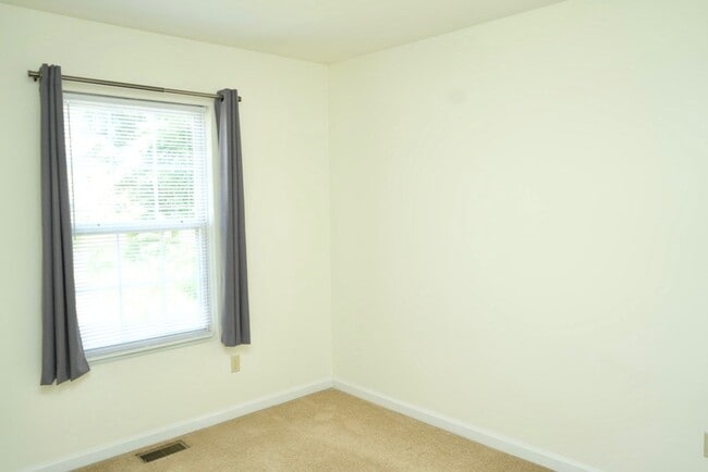 Building Photo - 111 Darien Terrace