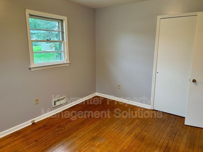 Building Photo - 2212 Third St.