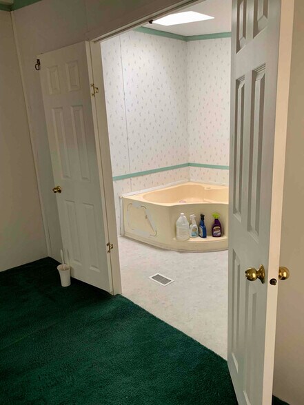 Building Photo - 322 Beaver Creek Dr