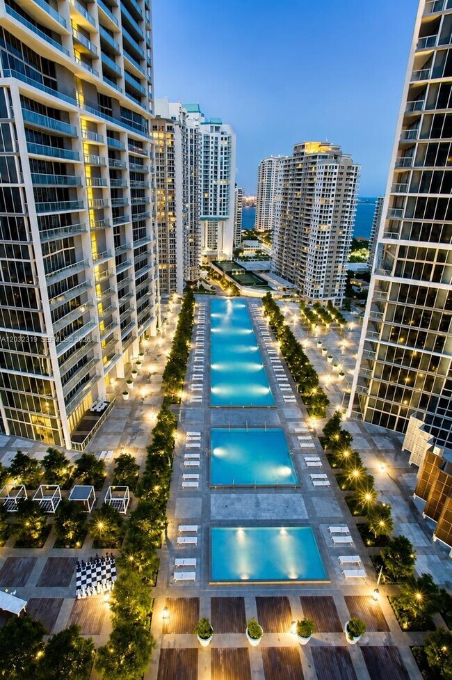 Building Photo - 495 Brickell Ave