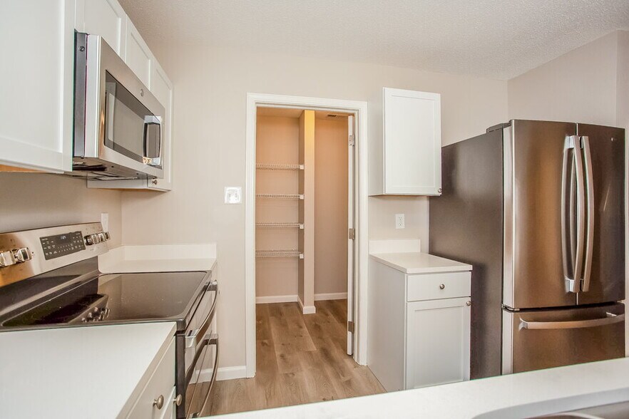 Building Photo - 6762 Kinnerton Dr